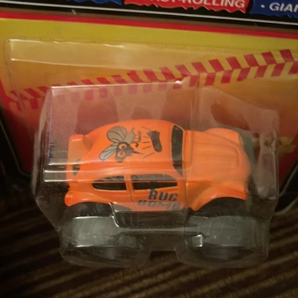 Motormax monster vehicle bug bomb Volkswagen die-cast